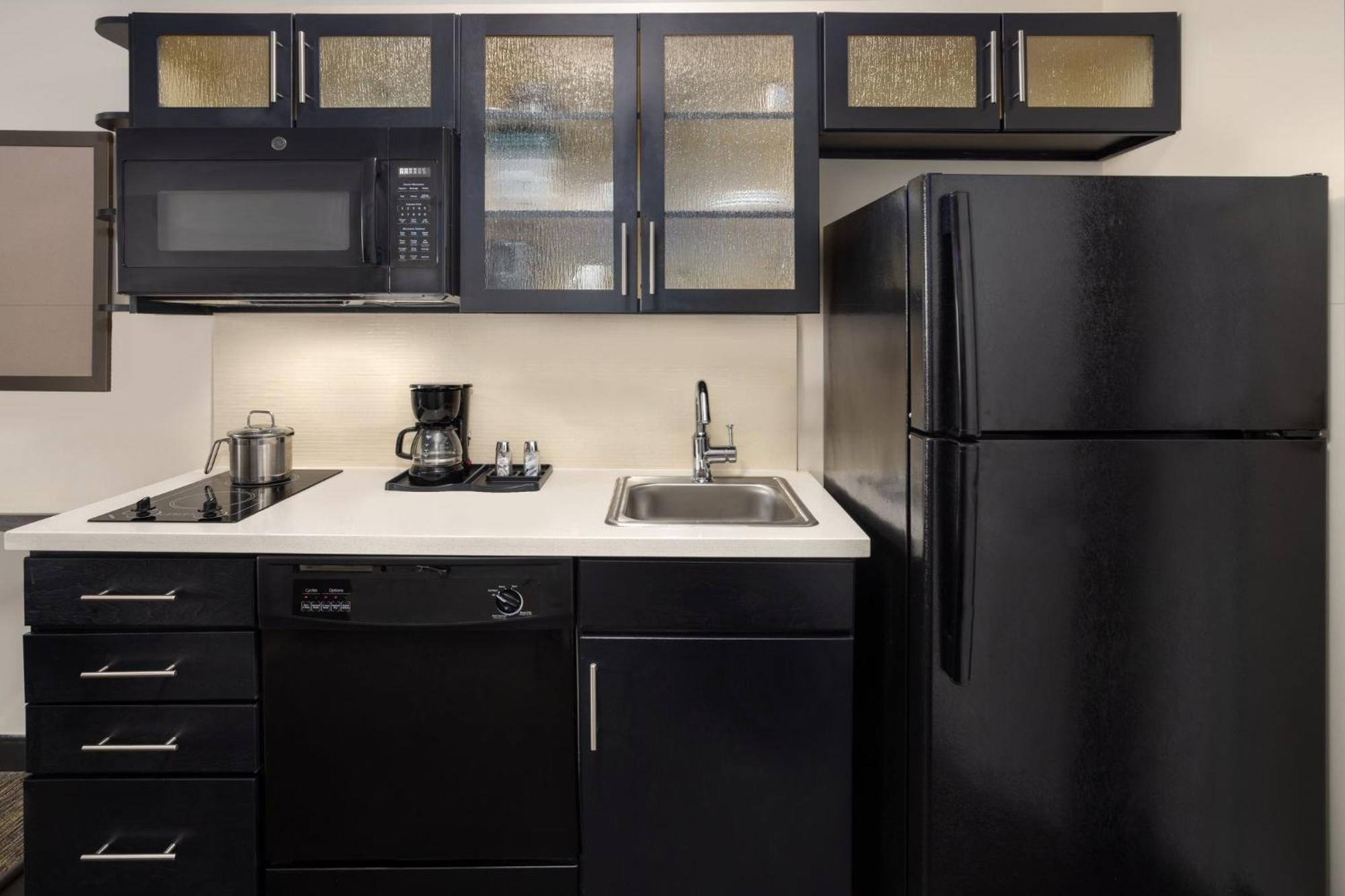 Candlewood Suites Philadelphia - Airport Area By Ihg Chester Exterior foto